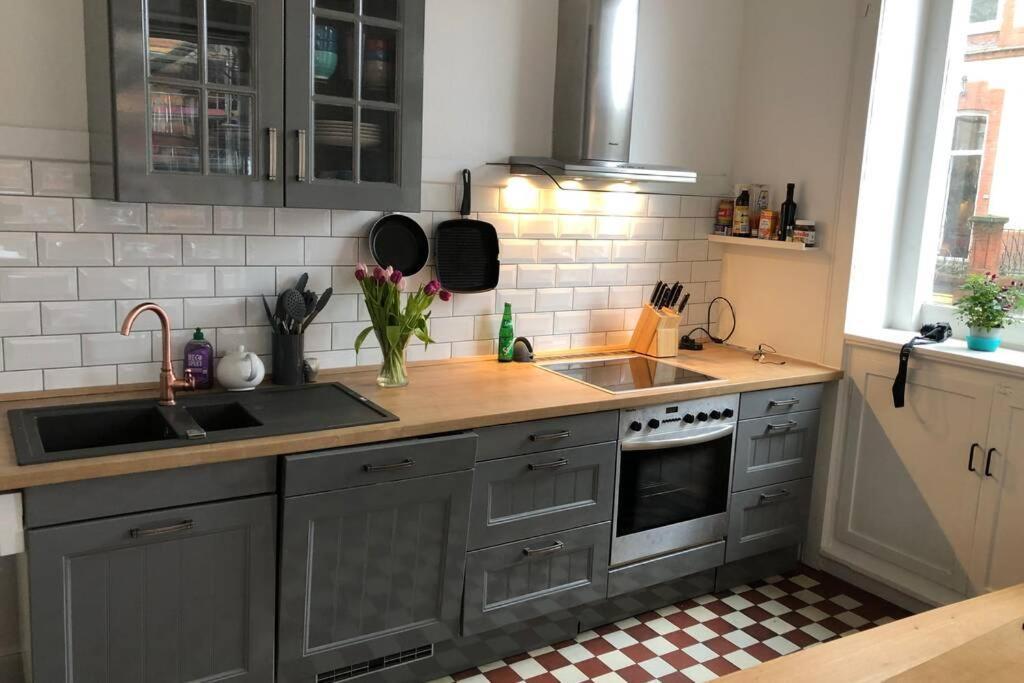 Grosszuegige 185M2-Altbauwohnung In Bestlage 7Zimmer-2Baeder-2Kuechen-2Wcs Hamburg Dış mekan fotoğraf