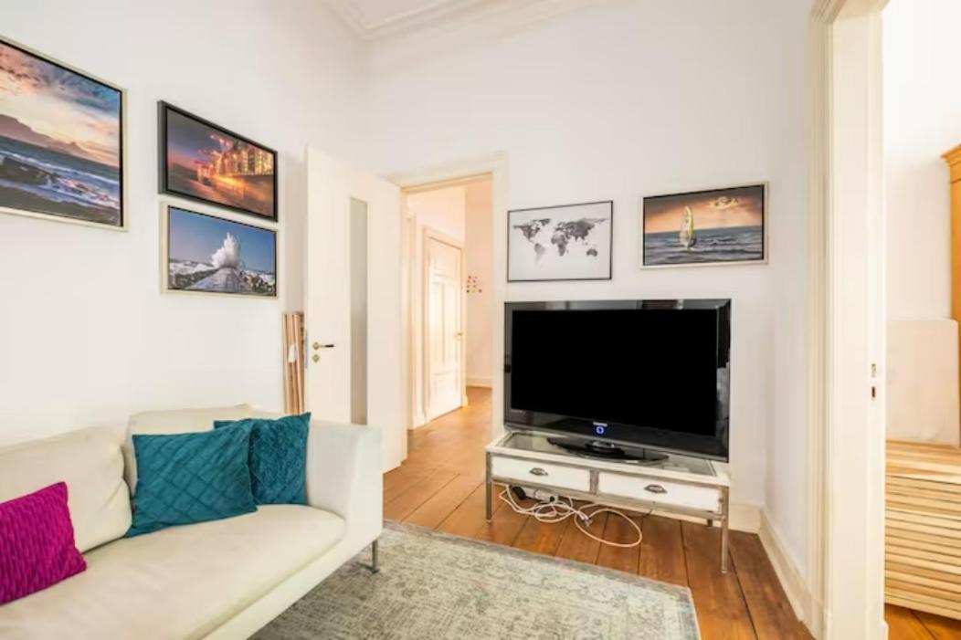 Grosszuegige 185M2-Altbauwohnung In Bestlage 7Zimmer-2Baeder-2Kuechen-2Wcs Hamburg Dış mekan fotoğraf